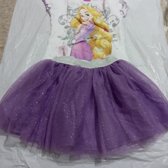 Disney Princess Dress (Rapunzel) - Picture 4 of 5